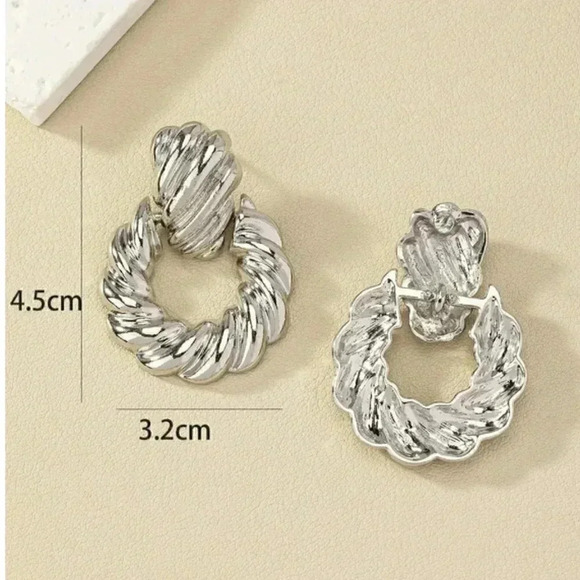 Silver Twist texture drop earrings chic trendy contemporary - Picture 2 of 2